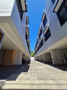 12 New Townhomes in Pasay – Investment Opportunity 2.1 right of way