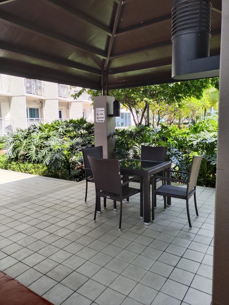 21 one of the quiet spots in the amenity area