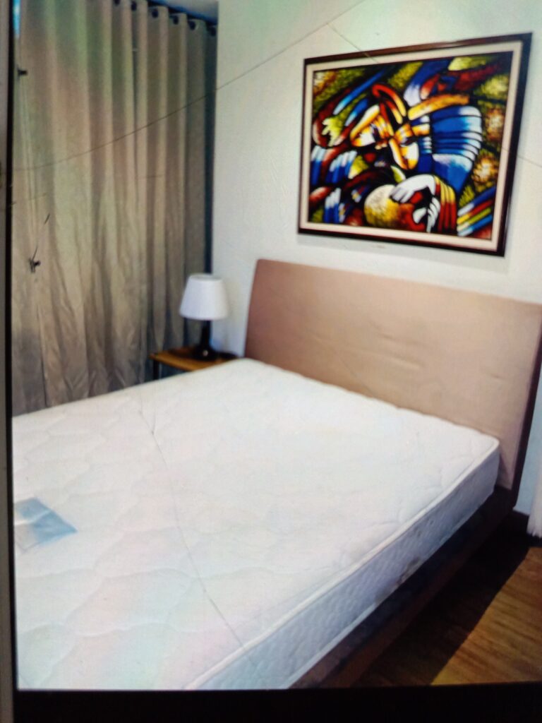 7 queen sized bed
