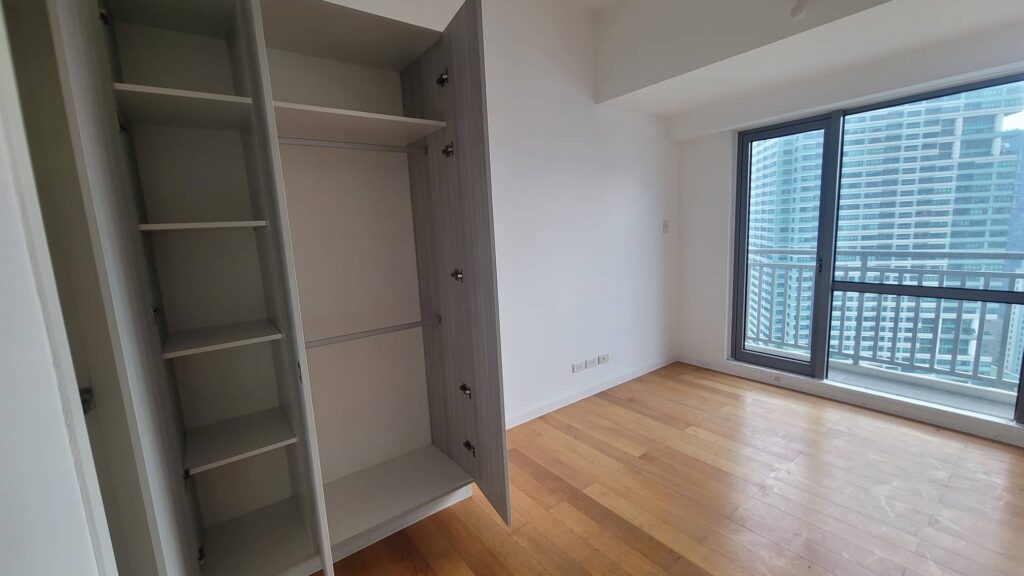 6 3007b bedroom with wardrobe