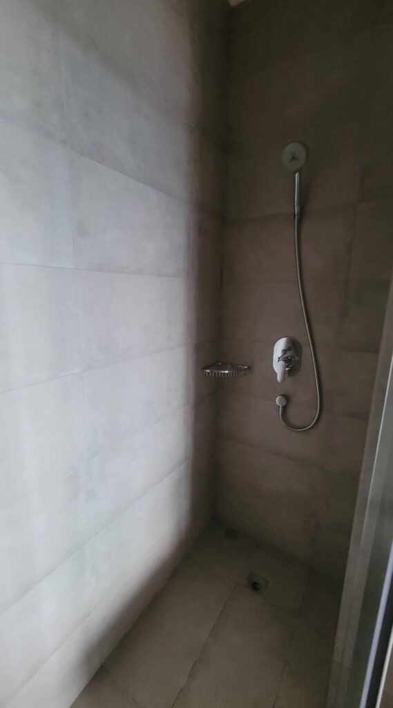9 3007b shower